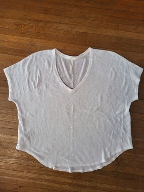 Babaton Women's Cream V-Neck Short Sleeve Knit Top